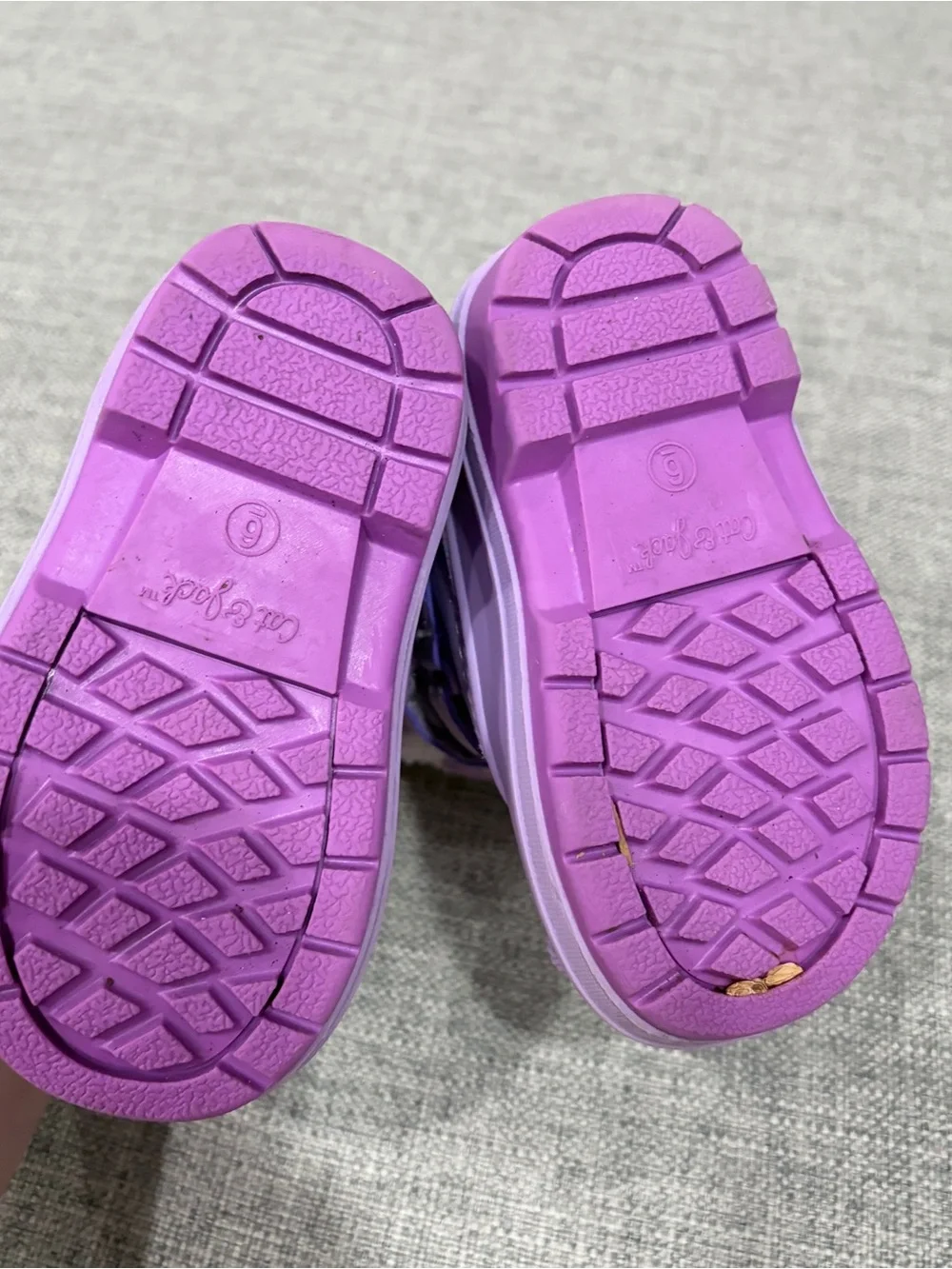 Cat & Jack size 6 snow boots EUC